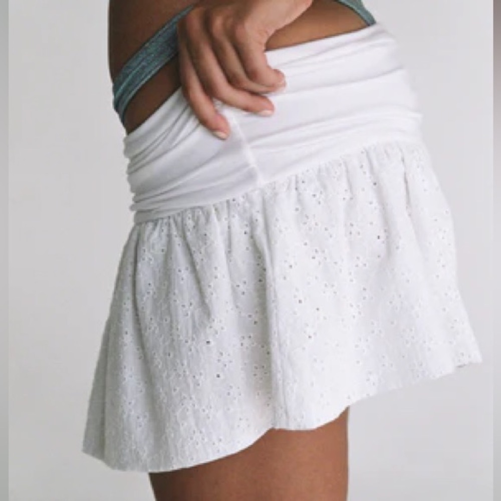 Indah Vanessa Eyelet Embroidery Mini Skirt - Picture 2 of 3
